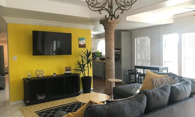 Brownsville Casa | Cheerful 4 bedroom home with pool and BBQ area with 5th bedroom option