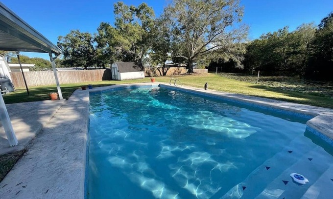 Orient Park Casa | Cheerful 4 bedroom home with heated pool & lake views