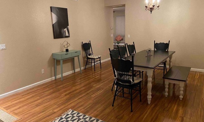 North Natomas Casa | Cheerful 4-bedroom residential home with Jacuzzi