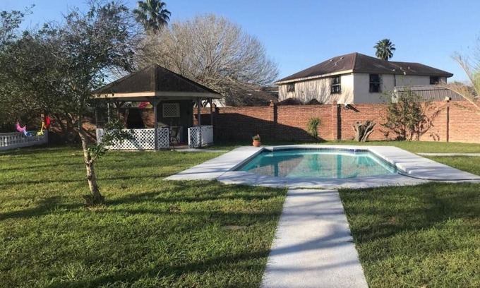 Brownsville Casa | Cheerful 4-bedroom with pool, Gazebo, Nature Lovers, SPACE-X, SPI, City Center