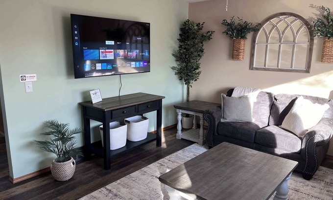 Sioux Falls Casa | Cheerful 4-Bedroom with Garage