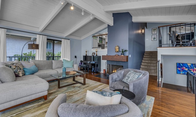 Palos Verdes Estates Casa | Cheerful 4-bedroom home with panoramic ocean view