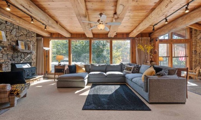 Champion Cabina | Cheerful 5 Bedroom Mountain House - Bearfoot Pines