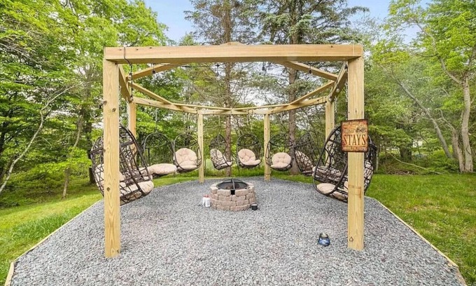 Long Pond Casa | Cheerful 6 bedroom in the heart of Poconos