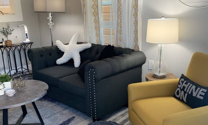 Galveston Cabaña | Cheerful and Bright 2 Bedroom Cottage