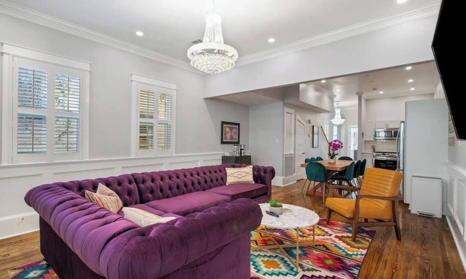 South 7th Ward Casa | Cheerful & Bright-4 Bedroom Home-Blocks to the FQ!