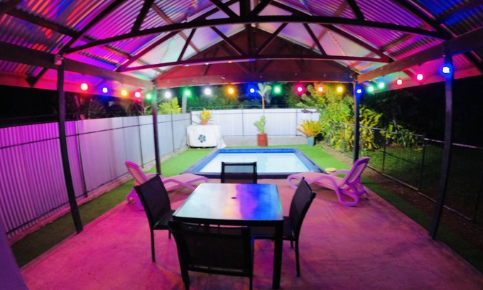 Apia Casa | Cheerful Bungalow with pool!
