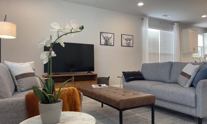 Lake Worth Casa | Cheerful, Clean and Classy Townhome