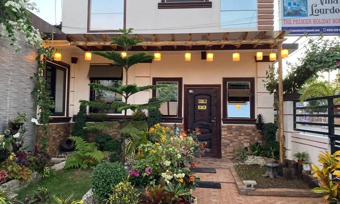 Lucap Cama Y Desayuno | Cheerful/Comfortable 2 Bedroom Vacation Home near Hundred Islands 3 mins away!!!