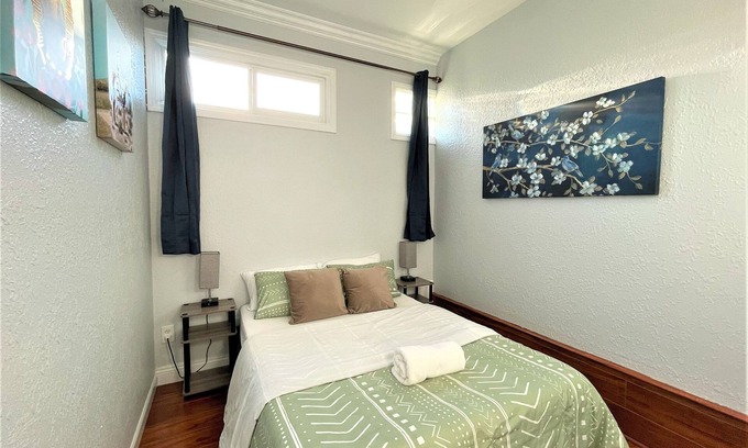 Lower Bal Casa | Cheerful Comfy 2B1B Unit walking to Bay Fair