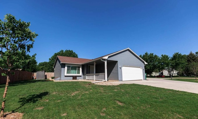 Sioux Falls Casa | Cheerful Family Home w/ Basketball Court/Gazebo