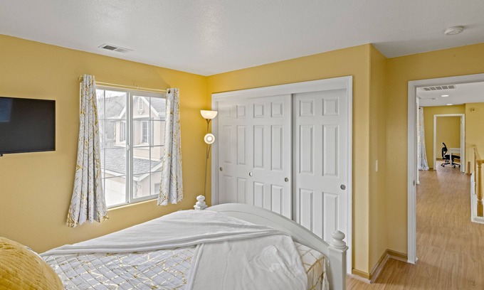 Salinas Casa | Cheerful Family Home for Family Fun