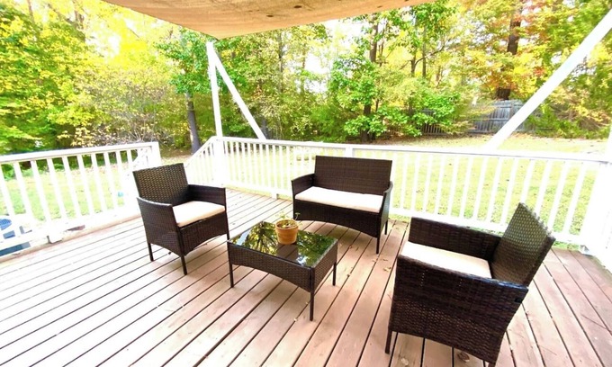 Northeast Raleigh Casa | Cheerful Four Bedroom Family and Pet Friendly Home