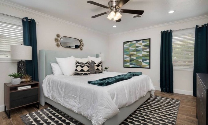 Amarillo Casa | Cheerful Oasis|3bd 2bath|Central Location|FamIlies