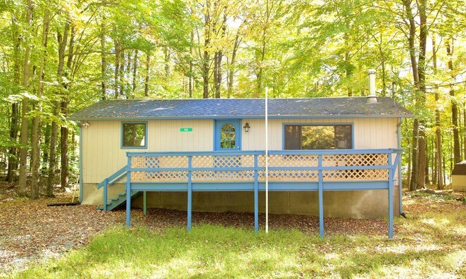 Pocono Lake Casa | Cheerful Pocono Gateway Vacation House in Pocono Lake PA