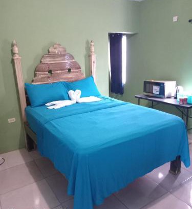 Summerfield Casa | Cheerful Private Bedroom with AC
