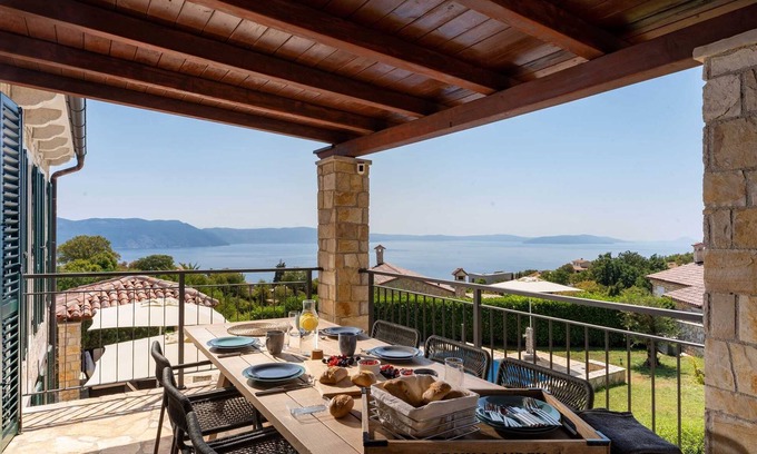 Ripenda Kosi Villa | Alegre villa con vistas al mar Franka en una zona tranquila