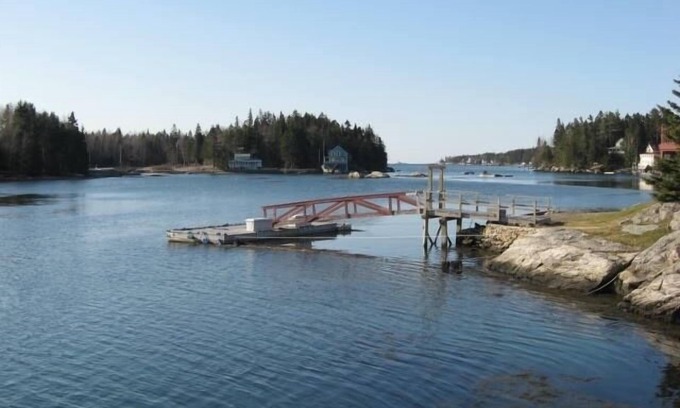 Southport Cabaña | Alegre Southport Island Waterfront Cottage, "An Tigin"