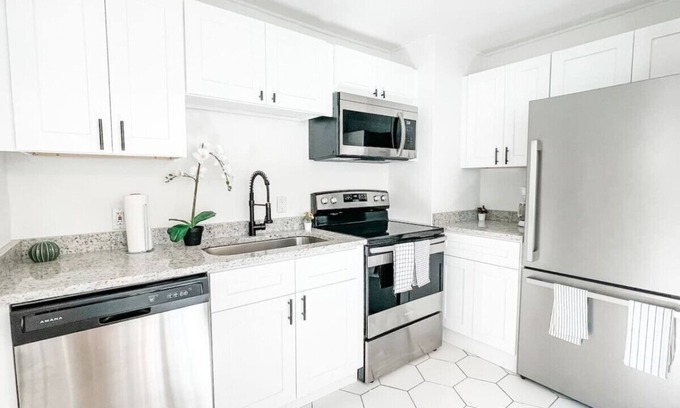 SoHo Casa | Cheerful Townhome Soho Backyard