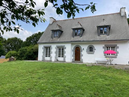 Plonevez-du-Faou Casa | Cheerful two bedroom house PLONEVEZ du Faou