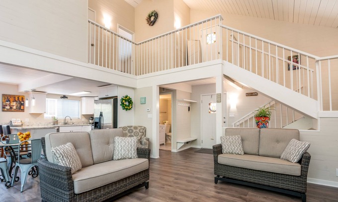 Willits Casa | Cheerful two bedroom Home with indoor fireplace