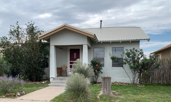 Truth or Consequences Casa | Cheerful Bungalow Walking Distance from Hot Springs District for Long Term Stays