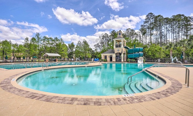 St. Johns Condominio | Cheery Condo w/ Community Pool & Waterslide!