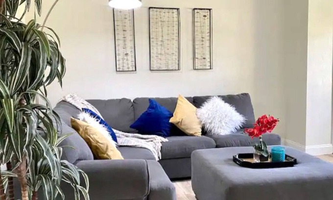 Paver Park Casa | Cheery Fenced Home Pets Welcome