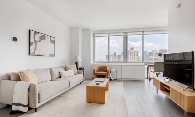 Lincoln Square Apartamento | Cheery UES 2BR w/ Gym & W/D, nr Riverside & Central Park, by Blueground
