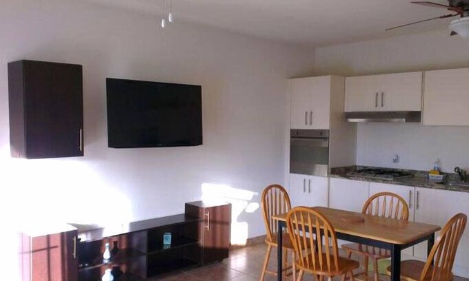 Maxwell Villa | Chelsea Villas, Gound Floor, una cama