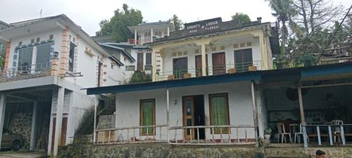 Moni Casa | CHENTI LODGE KELIMUTu