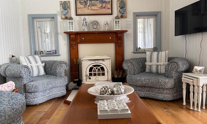 Stanthorpe Cama Y Desayuno | Cherry Blossom Cottage-with country charm and spa