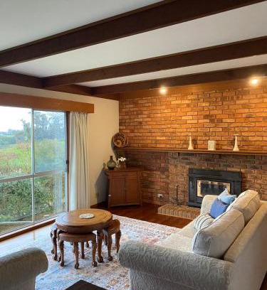 Wandin East Casa | Cherry Haven farm house with a view