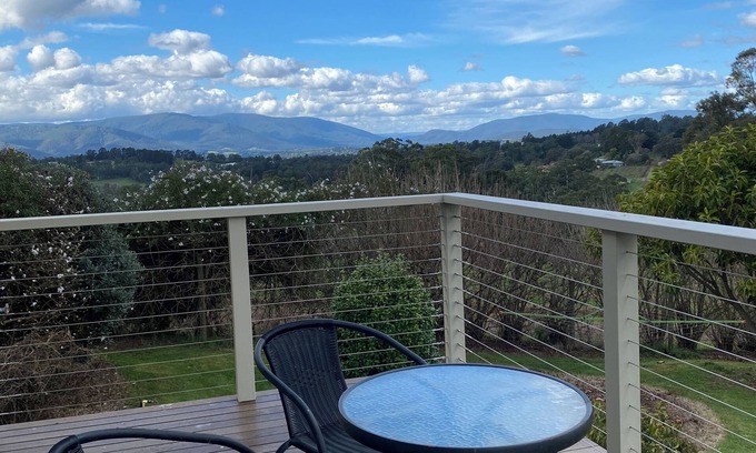 Wandin East Otro | Cherry Haven farmhouse overlooking Yarra Valley