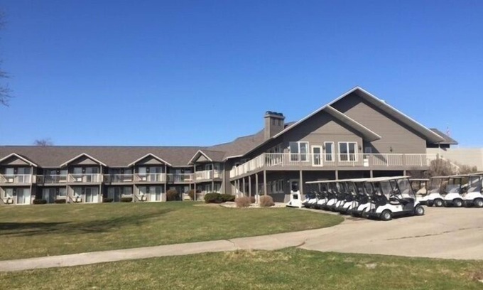 Sturgeon Bay Cabina | Cherry Hills Golf & Lodge