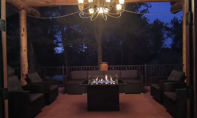 Custer Casa | Cherry on Top Lodge- we are ready to host you for a fantastic getaway!