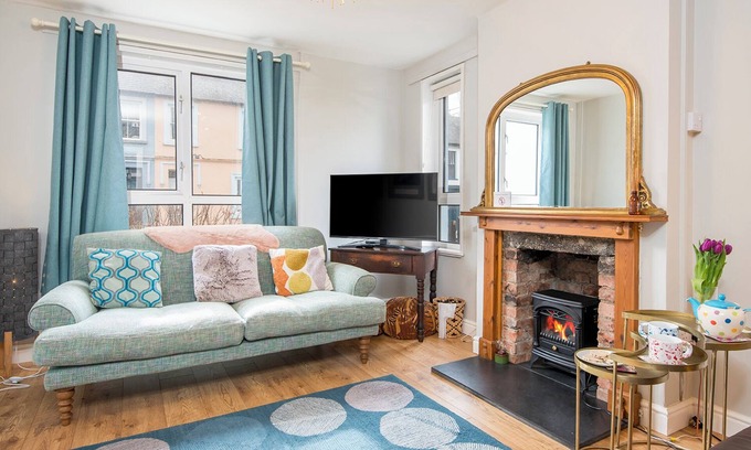 St Davids Cabaña | Cherry Tree House, Holiday Cottage St Davids, Sleeps 5, 3 bedrooms, bathrooms