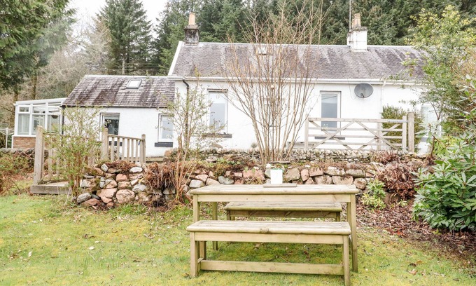 Furnace Casa | CHERRY TREES COTTAGE, pet friendly, with open fire in Inveraray