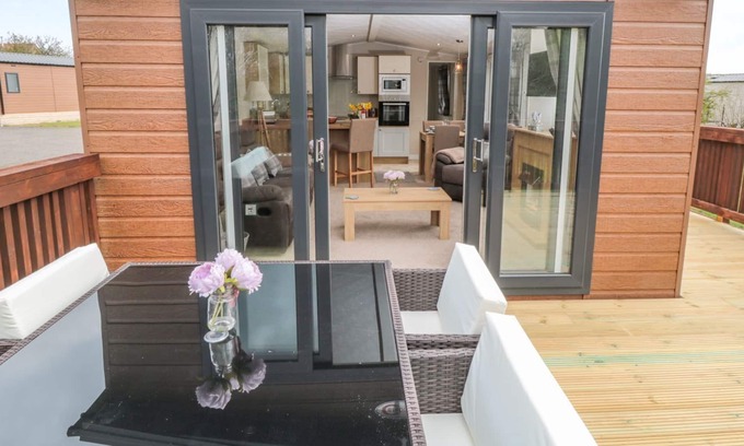 Runswick Bay Casa | CHESTNUT LODGE, pet friendly, country holiday cottage in Runswick Bay