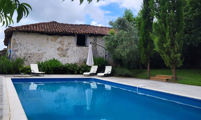 Nonac Casa | Chez Foucherie - Renovated farmhouse with pool, gardens & games room