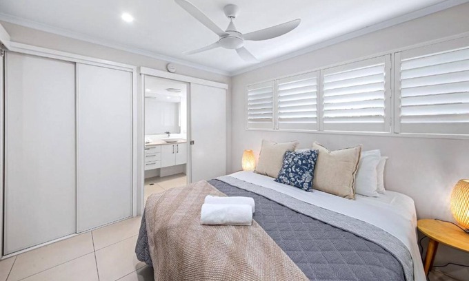 Sunshine Beach Hotel | Chez Noosa Holiday Apartments