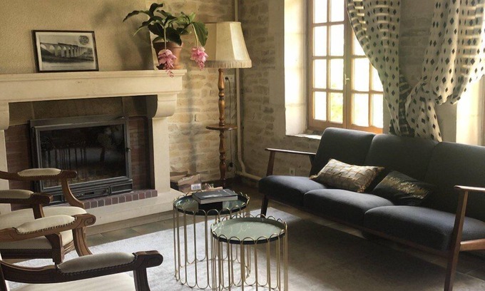 Druyes-les-Belles-Fontaines Otro | Chic farmhouse in the Burgundy Countryside
