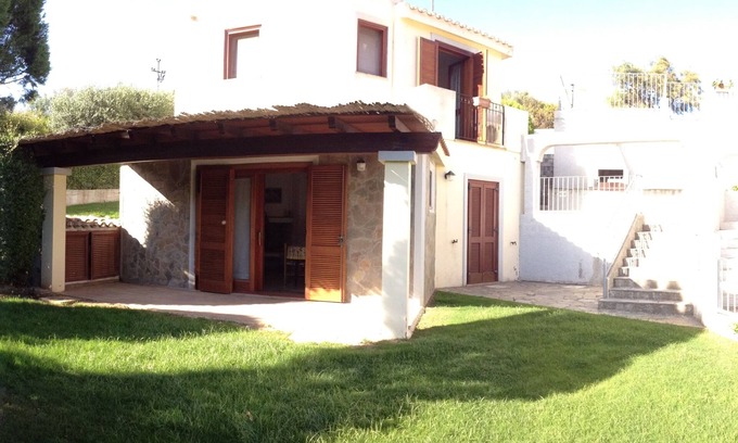 Eden Rock Casa | Villa luminosa con jardín, aire acondicionado, barbacoa y aparcamiento privado.