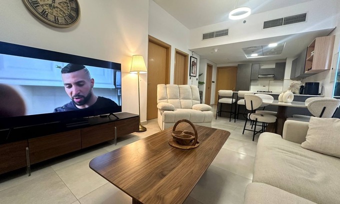 Jumeirah Village Circle Apartamento | Chic 1-bedroom apartment in fabulous Jumeriah Village Circle with AC, WiFi