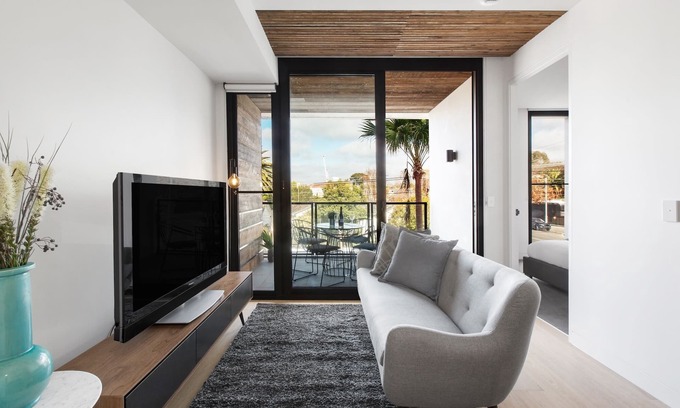 Malvern Apartamento | Chic 1-Bed with a Sleek Balcony near Shops