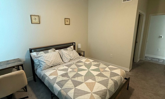 North Buttercup Creek Apartamento | Chic 1-bedroom apartment in brilliant Cedar Park with fitness room, WiFi