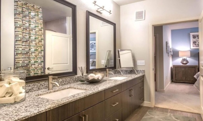 George Bush Park/Eldridge Apartamento | Chic 1-bedroom apartment in fantastic Houston with fitness room, AC , internet