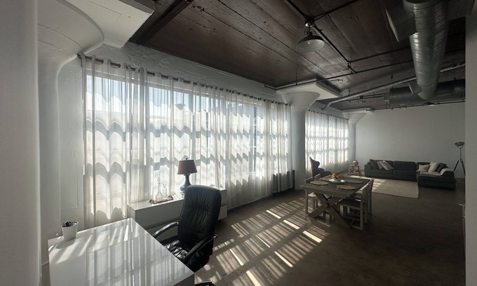Arts District Apartamento | Chic 1-bedroom with high ceiling, open plan,in beautiful arts district