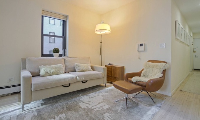 Midtown West Apartamento | Chic 1-bedroom with WiFi & AC in vibrant New York