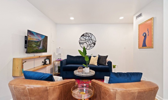 Hillsboro Village Casa | Chic 1920s Charmer Walkable to Belmont & Vanderbilt, Pet-Friendly